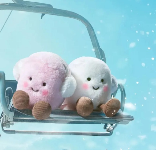 Pluszowe pianki Marshmallow od Jellycat w pastelowych kolorach z małymi nóżkami