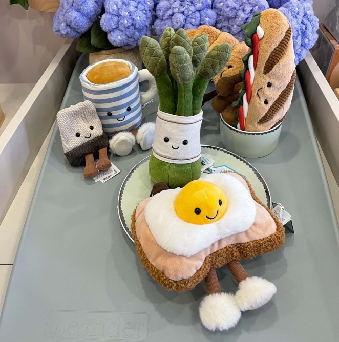 Maskotki Jellycat z kolekcji Amuseables: pluszowe awokado, pomidor i arbuz z uśmiechniętymi buźkami
