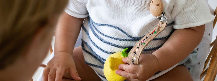 Zawieszka do smoczka Oli And Carol